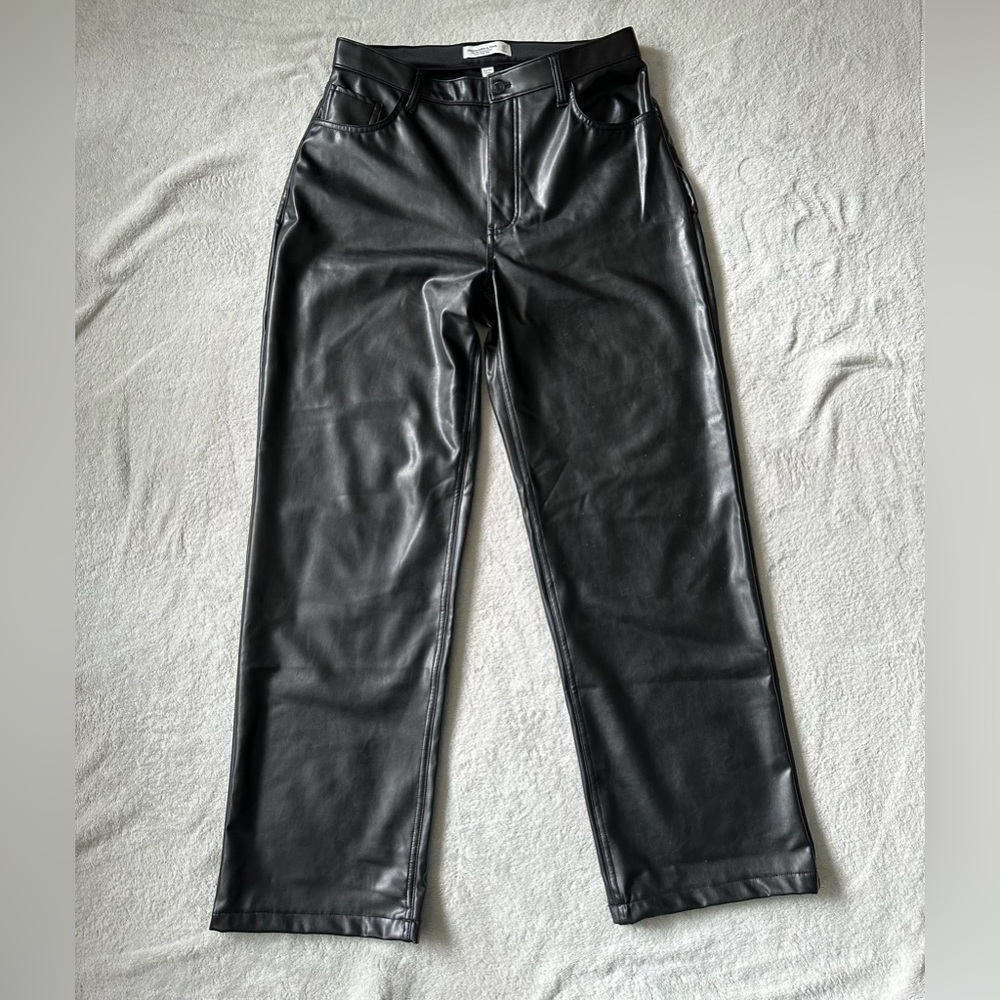 Abercrombie- Curve Love Vegan Leather 90s Relaxed Pants